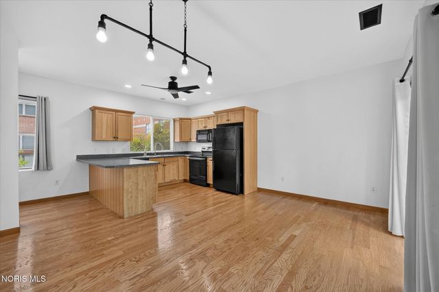 145 S Saint Clair Street, Toledo, OH 43604