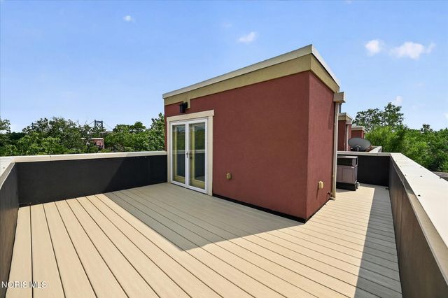 145 S Saint Clair Street, Toledo, OH 43604