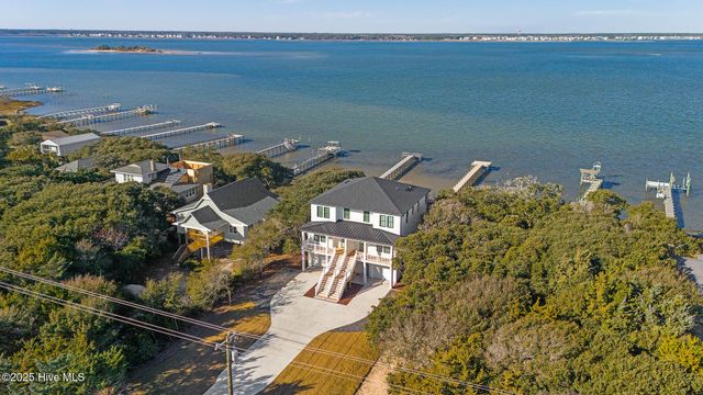 3804 Emerald Drive E, Emerald Isle, NC 28594
