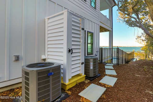 3804 Emerald Drive E, Emerald Isle, NC 28594