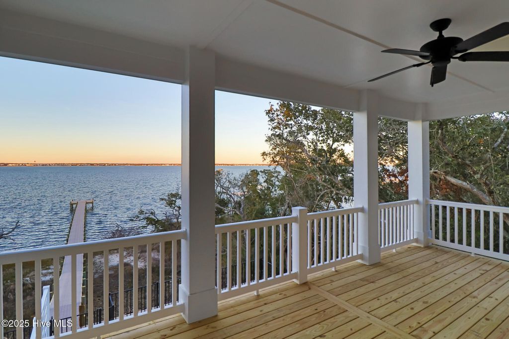 Image 15 of property listing at 3804 Emerald Drive E, Emerald Isle, NC 28594