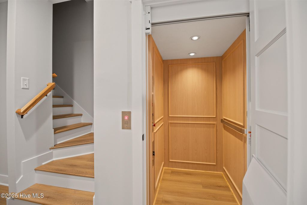 Image 18 of property listing at 3804 Emerald Drive E, Emerald Isle, NC 28594