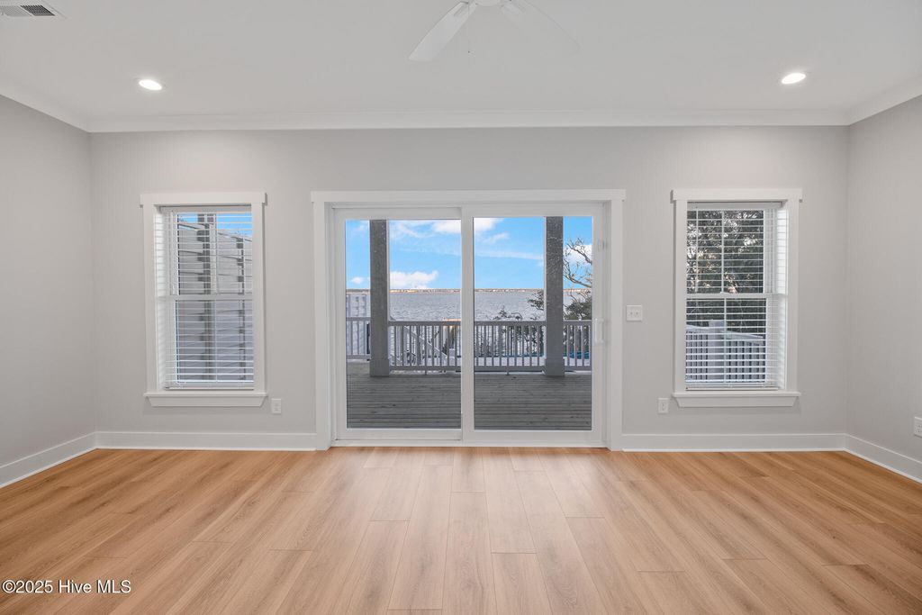 Image 20 of property listing at 3804 Emerald Drive E, Emerald Isle, NC 28594