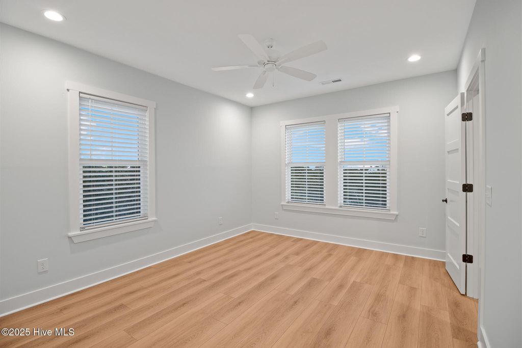 Image 27 of property listing at 3804 Emerald Drive E, Emerald Isle, NC 28594