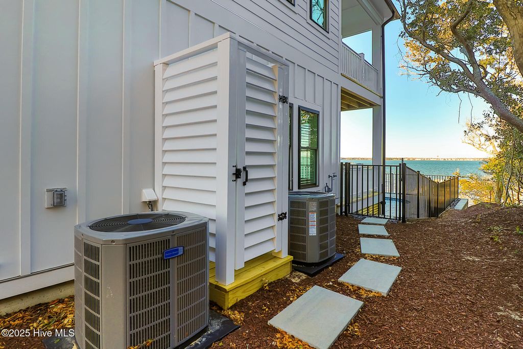 Image 34 of property listing at 3804 Emerald Drive E, Emerald Isle, NC 28594