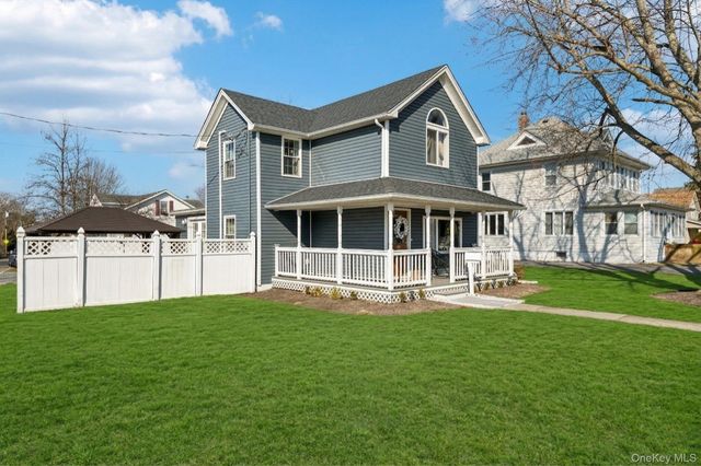 72 Waverly Avenue, Patchogue, NY 11772