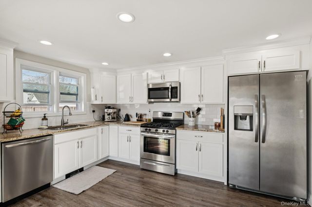 72 Waverly Avenue, Patchogue, NY 11772