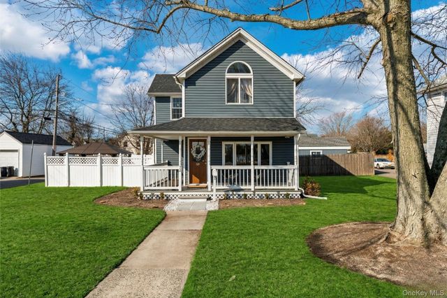 72 Waverly Avenue, Patchogue, NY 11772