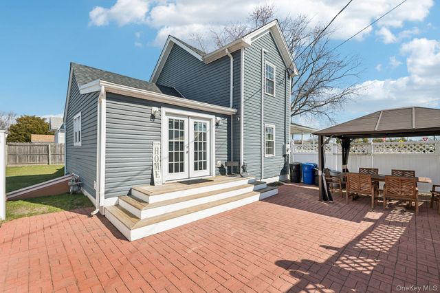 72 Waverly Avenue, Patchogue, NY 11772