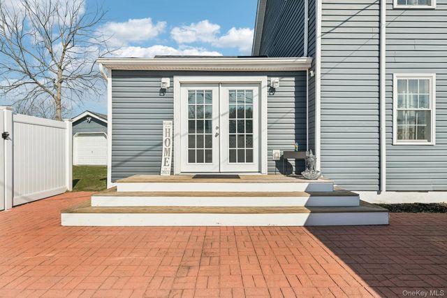 72 Waverly Avenue, Patchogue, NY 11772