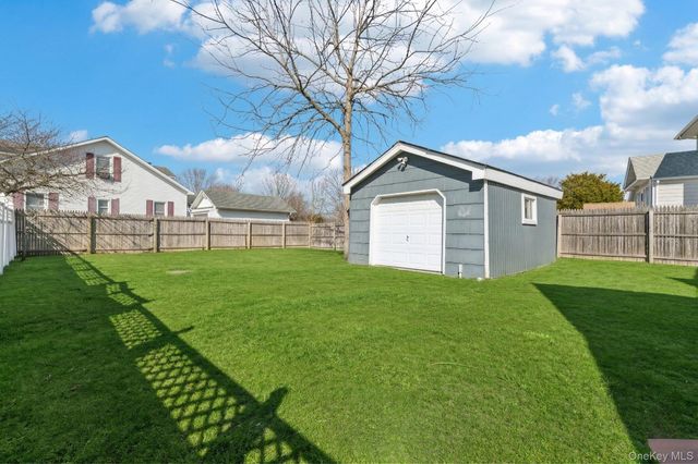 72 Waverly Avenue, Patchogue, NY 11772