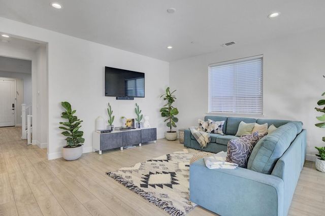 871 Cordoba Way, Hollister, CA 95023