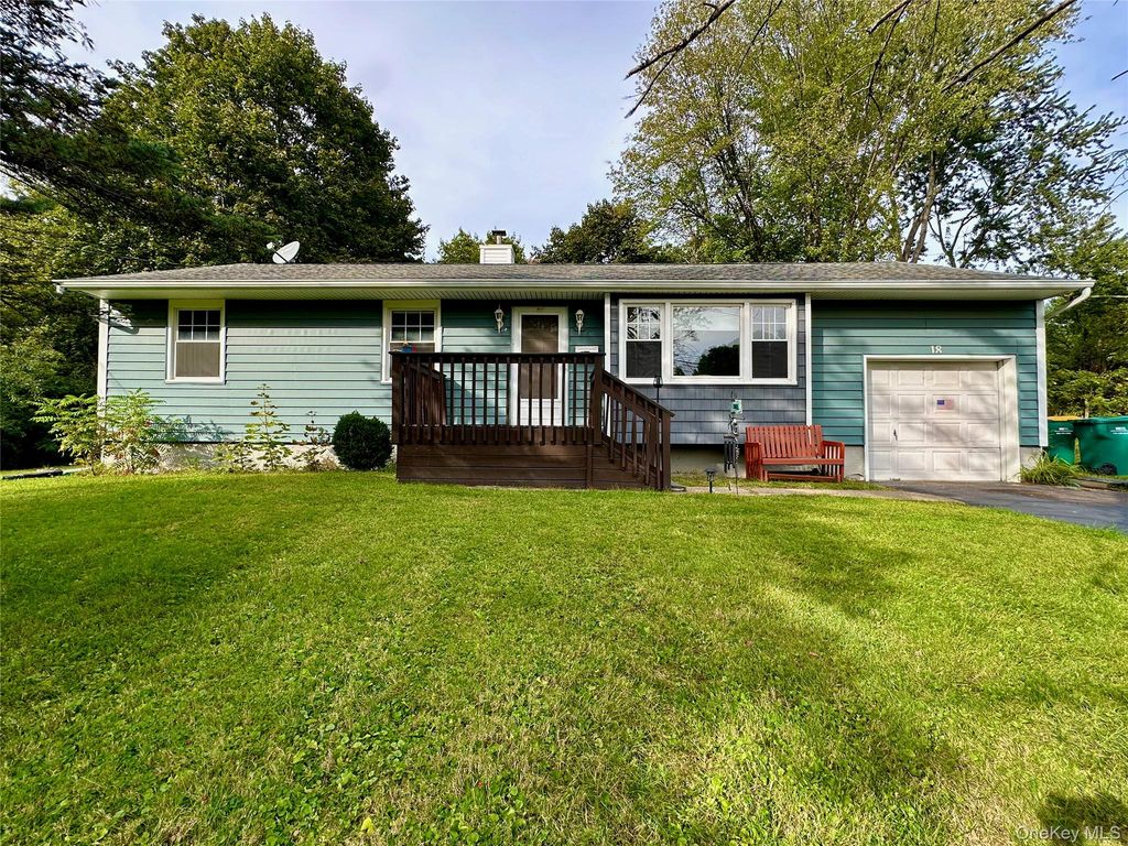 18 Cambridge Drive, Red Hook, NY 12571