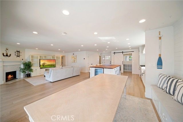 23417 Balmoral, West Hills (los Angeles), CA 91307