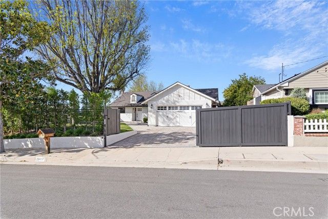 23417 Balmoral, West Hills (los Angeles), CA 91307