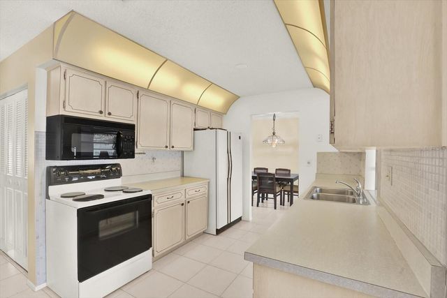 720 BOWSPRIT PLACE, Palm Harbor, FL 34685