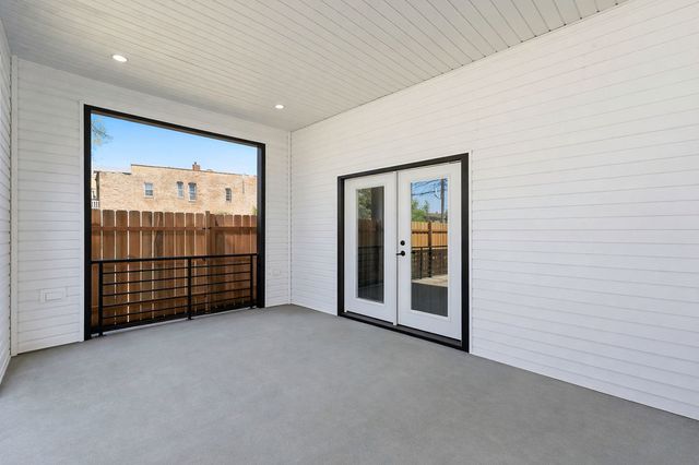 616 N Avers Avenue, Chicago, IL 60624