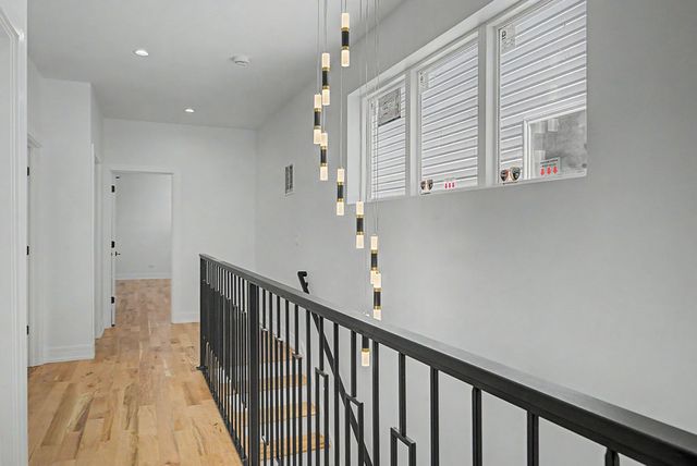 616 N Avers Avenue, Chicago, IL 60624