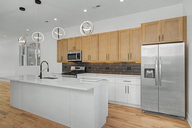 616 N Avers Avenue, Chicago, IL 60624