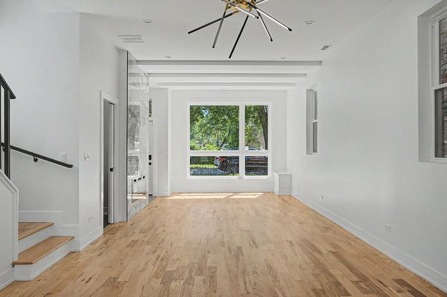 616 N Avers Avenue, Chicago, IL 60624