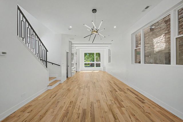 616 N Avers Avenue, Chicago, IL 60624