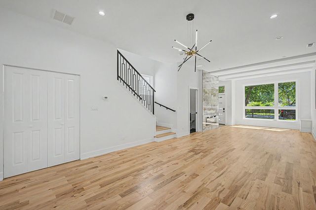 616 N Avers Avenue, Chicago, IL 60624