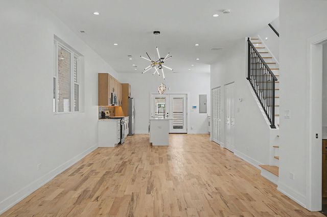 616 N Avers Avenue, Chicago, IL 60624