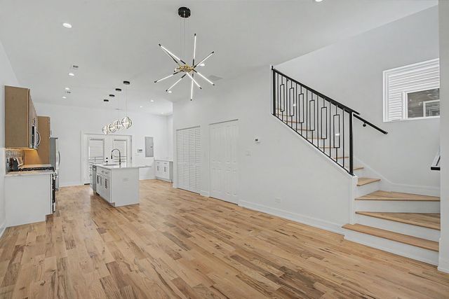 616 N Avers Avenue, Chicago, IL 60624
