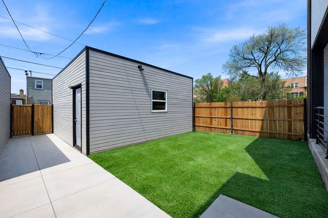 616 N Avers Avenue, Chicago, IL 60624