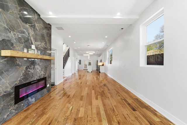 616 N Avers Avenue, Chicago, IL 60624