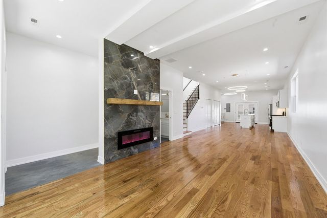 616 N Avers Avenue, Chicago, IL 60624