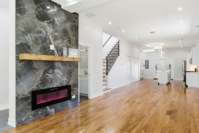 616 N Avers Avenue, Chicago, IL 60624