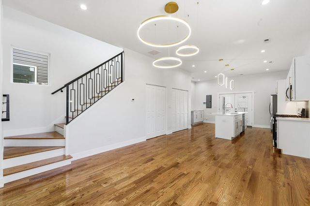 616 N Avers Avenue, Chicago, IL 60624