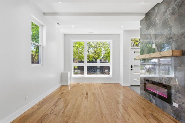 616 N Avers Avenue, Chicago, IL 60624