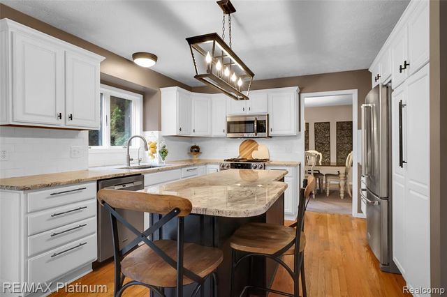 8039 Boulder Ridge Court, Brighton, MI 48116