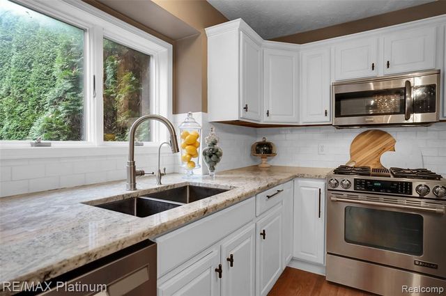 8039 Boulder Ridge Court, Brighton, MI 48116