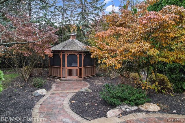8039 Boulder Ridge Court, Brighton, MI 48116