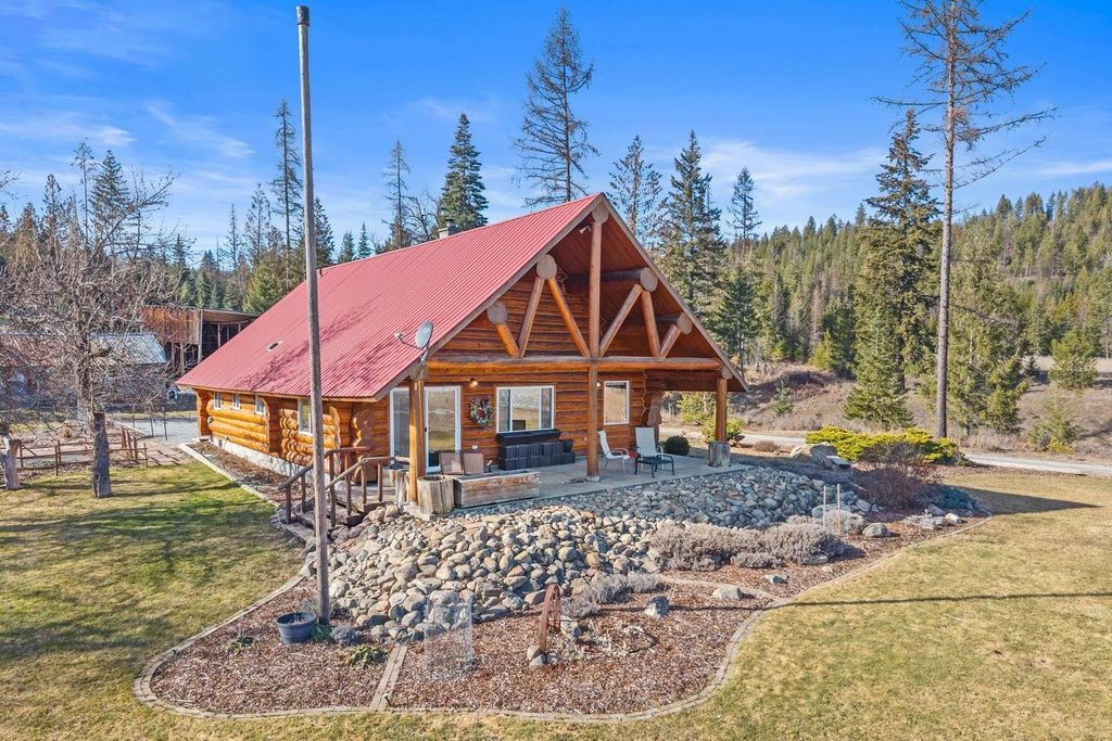 1114 N Stohr Rd, Newport, WA 99156