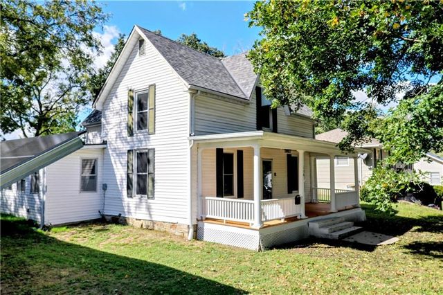 206 St Charles Street, Holden, MO 64040