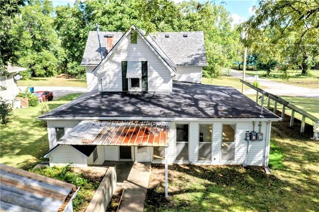 206 St Charles Street, Holden, MO 64040