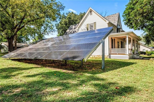 206 St Charles Street, Holden, MO 64040