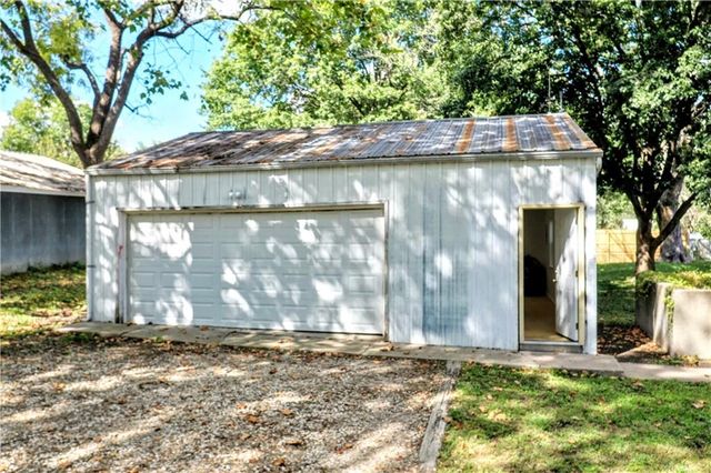 206 St Charles Street, Holden, MO 64040