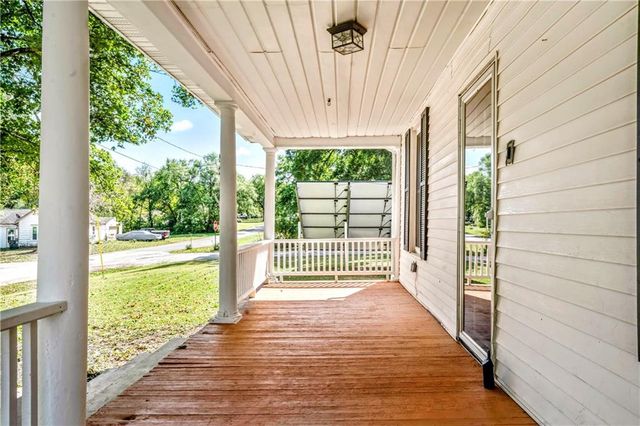 206 St Charles Street, Holden, MO 64040