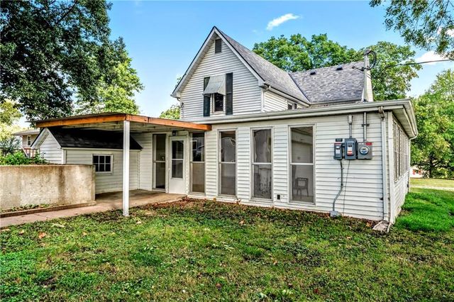 206 St Charles Street, Holden, MO 64040