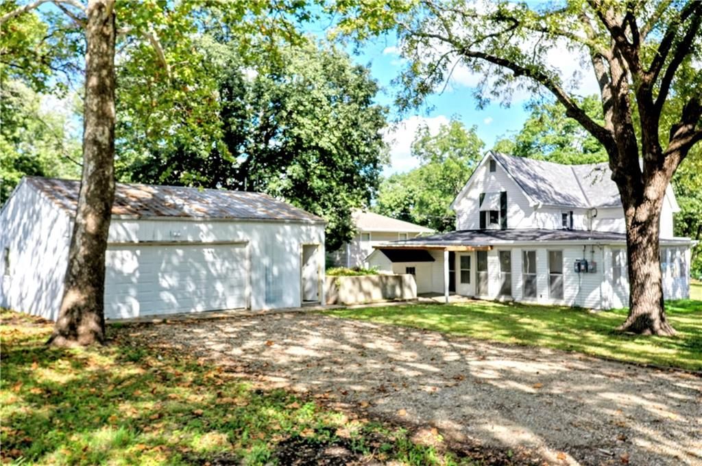 206 St Charles Street, Holden, MO 64040