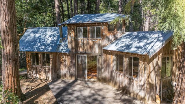 14138 La Porte Rd, Strawberry Valley, CA 95981