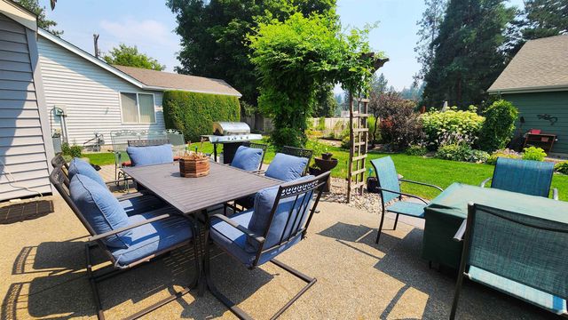 3815 S GREYSTONE Ln, Spokane, WA 99223