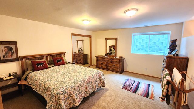 3815 S GREYSTONE Ln, Spokane, WA 99223