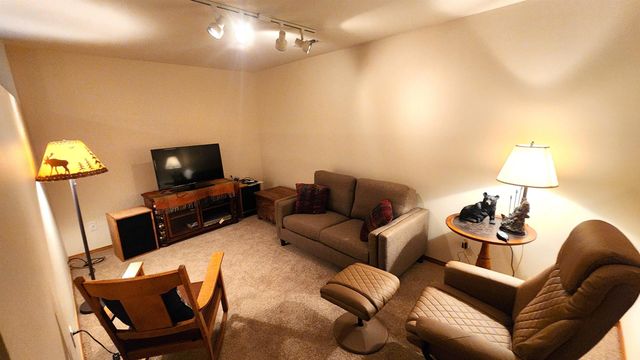 3815 S GREYSTONE Ln, Spokane, WA 99223