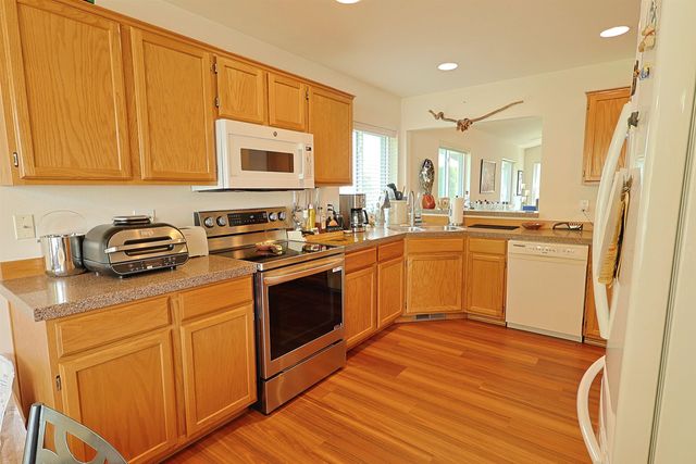 3815 S GREYSTONE Ln, Spokane, WA 99223